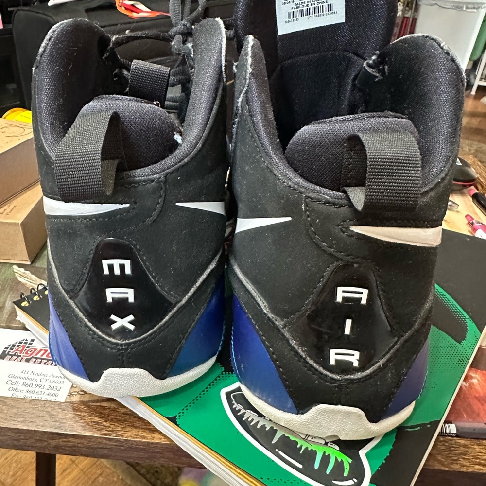 Nike Mens Black and Blue Sneakers - Picture 4 of 6